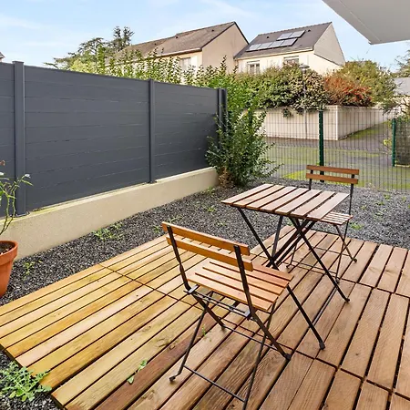 Apartment Le Petit Patio - Renove, Paisible Et Proche Centre