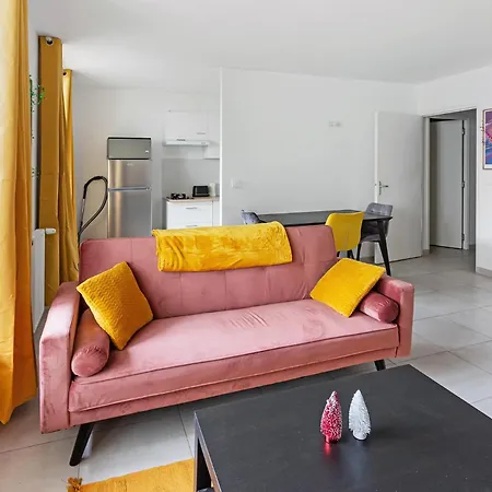 Apartment Le Petit Patio - Renove, Paisible Et Proche Centre Nantes