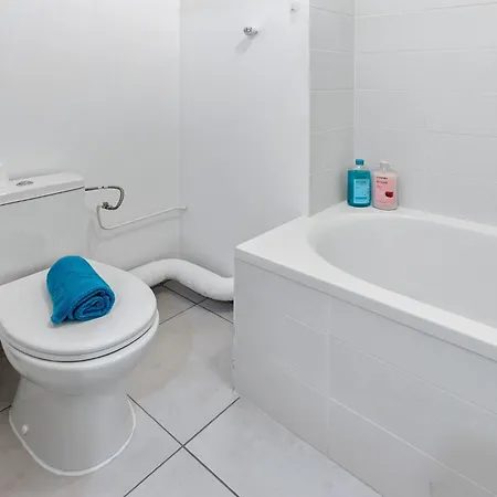 Le Petit Patio - Renove, Paisible Et Proche Centre Apartment