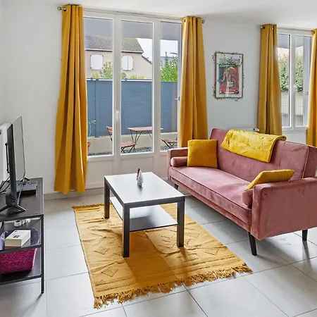 Apartment Le Petit Patio - Renove, Paisible Et Proche Centre Nantes