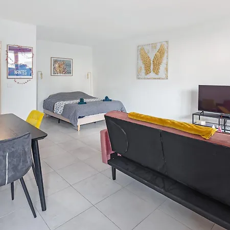 Le Petit Patio - Renove, Paisible Et Proche Centre Apartment